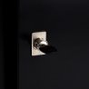 Zoom sur la serrure à clé de de l'armoire basse portes coulissantes TINEO