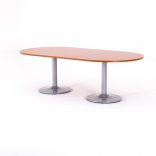 Table de réunion ovale ZETA, plateau merisier, pieds tulipe aluminium