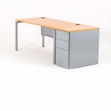 Bureau droit OPTIMUM, plateau hêtre, piétement aluminium et caisson HB métal