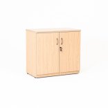 Armoire basse de bureau portes battantes en bois, chêne clair