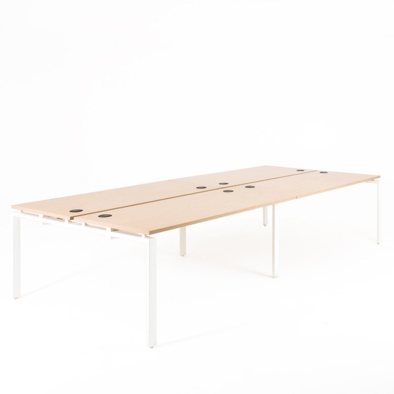 Bureau bench OPTIMUM 4 personnes, plateaux chêne clair, piétement blanc, sans cloison