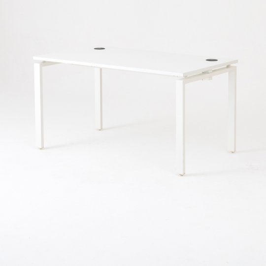 Bureau droit OPTIMUM, plateau hêtre piétement aluminium Bureau droit OPTIMUM, plateau hêtre piétement aluminium