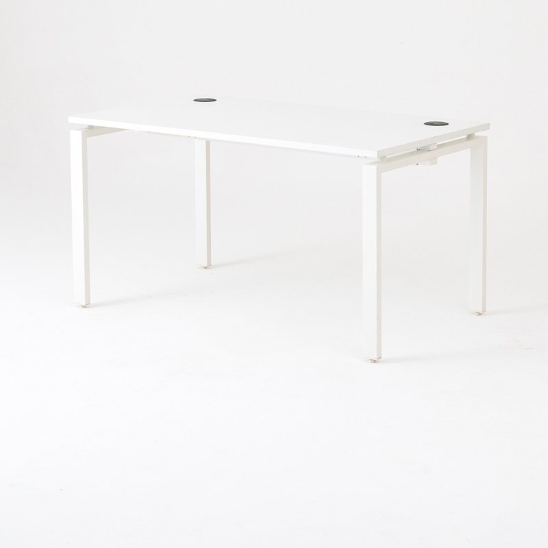 Bureau droit OPTIMUM, plateau hêtre piétement aluminium