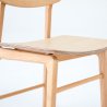 Zoom sur l'assise de la chaise en bois EKU