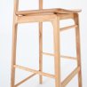 Tabouret haut EKU, en bois, zoom sur les pieds