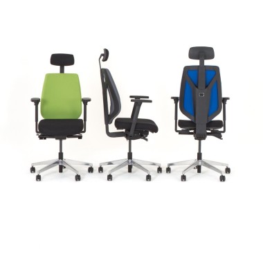 Fauteuil de bureau LYMO, vue de 3/4, coloris bleu, avec accoudoirs 2D et têtière