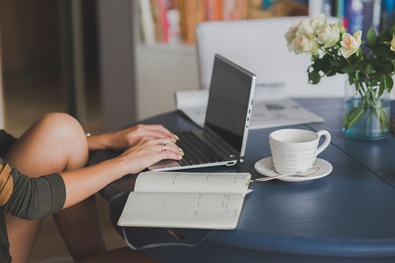 personne en télétravail